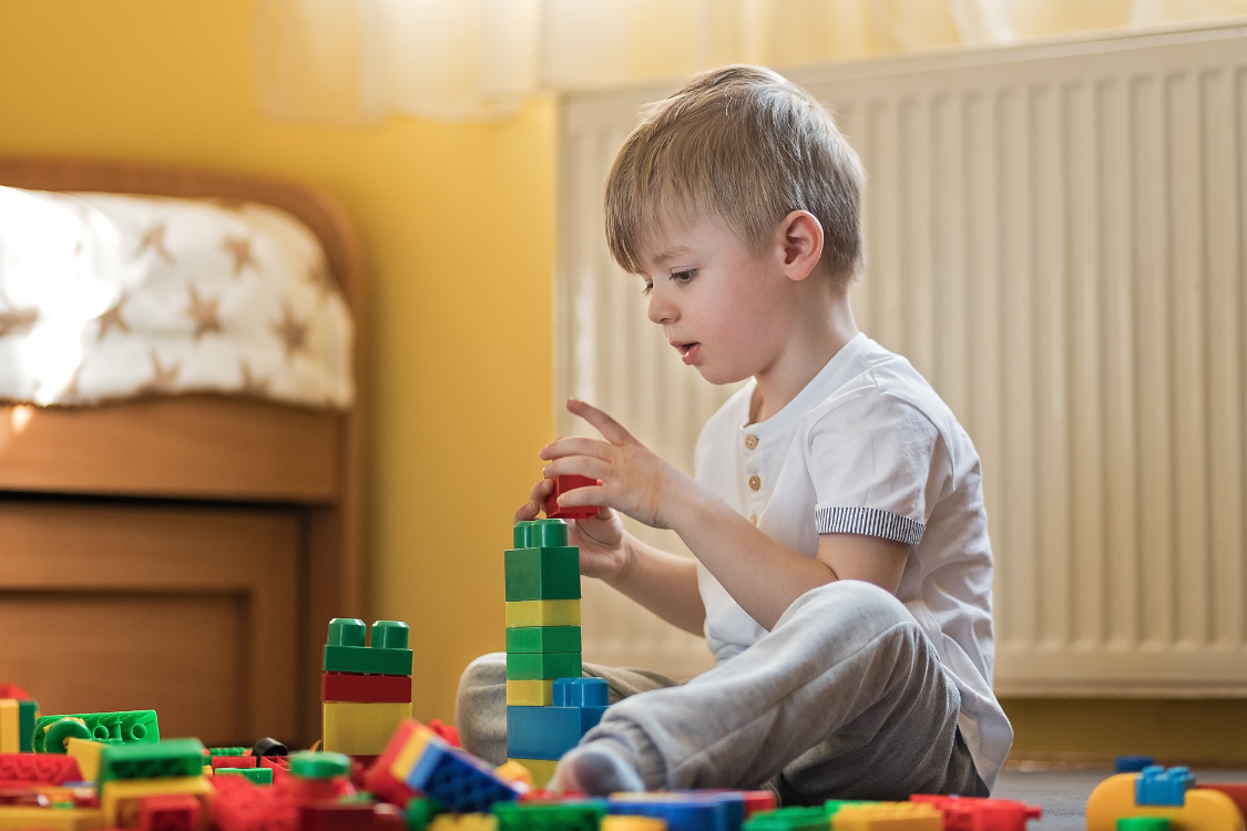 Phonics for late talkers: how speech delays affect reading readiness and what parents can do to build strong phonics skills early.