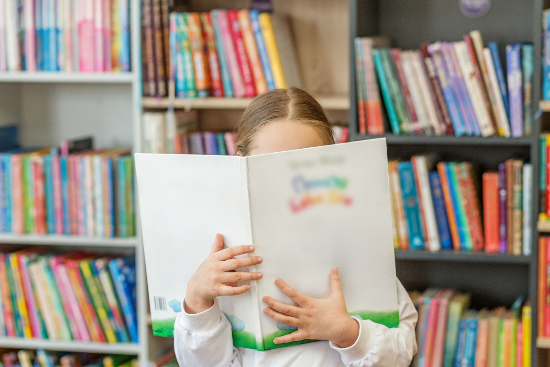 Heggerty is in 70% of US districts… but does it work? Our expert review covers the research on oral-only PA and what Bridge to Reading actually delivers.